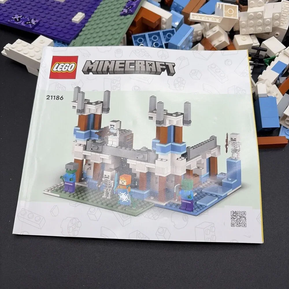 Lego Minecraft The Ice Castle - Set #21186 - 99% Complete